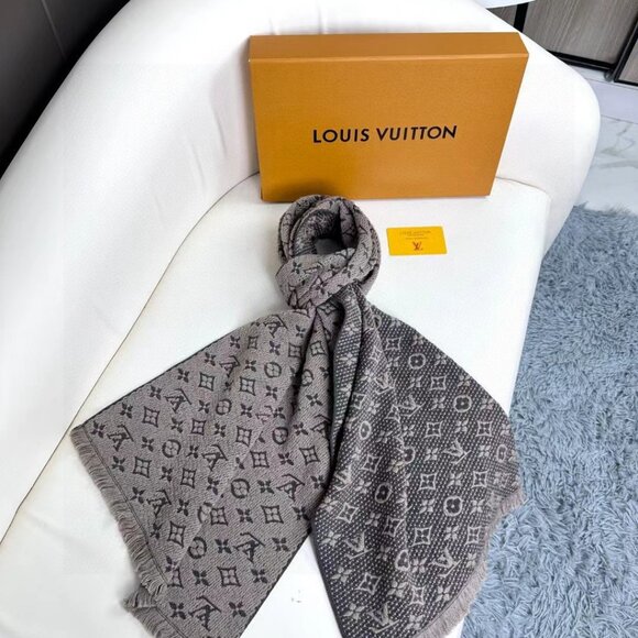 Louis Vuitton Monogram Scarf - Picture 5 of 6